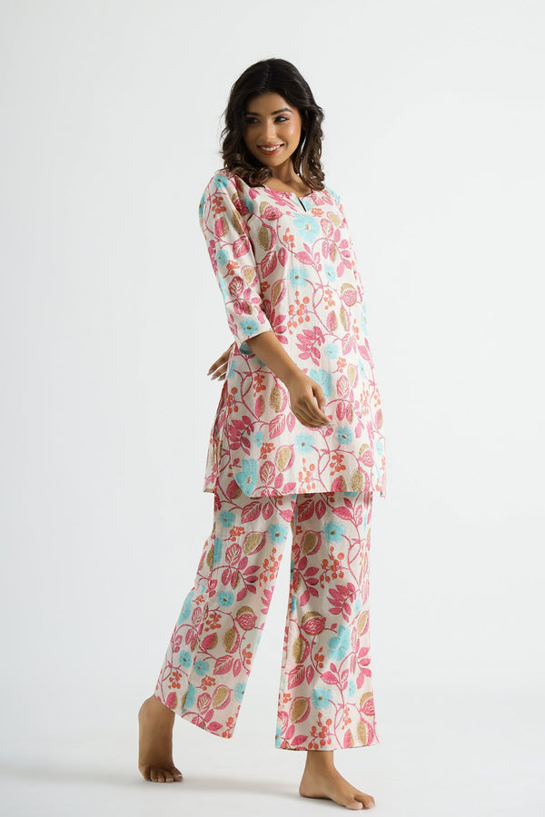 Women Floral Printed Regular Kurti with Trousers Plazzo