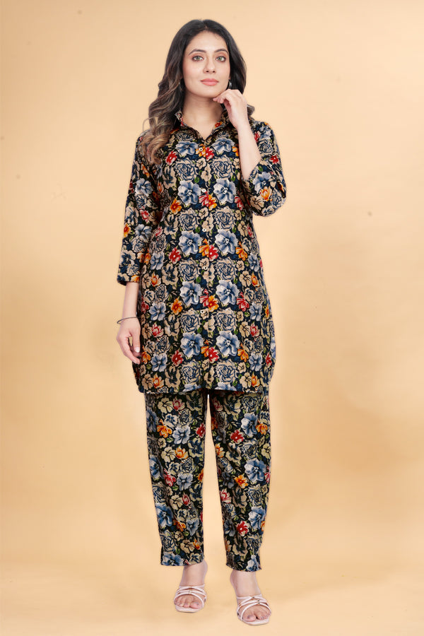 Women Floral Printed Regular Kurti with Trousers